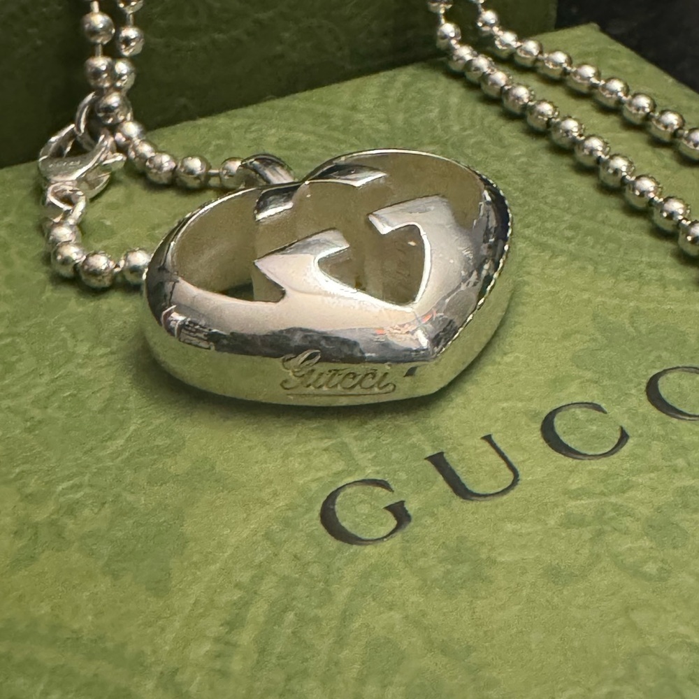 Authentic Gucci Britt Heart Interlocking GG Pendant w/Beaded Chain - Picture 4 of 5